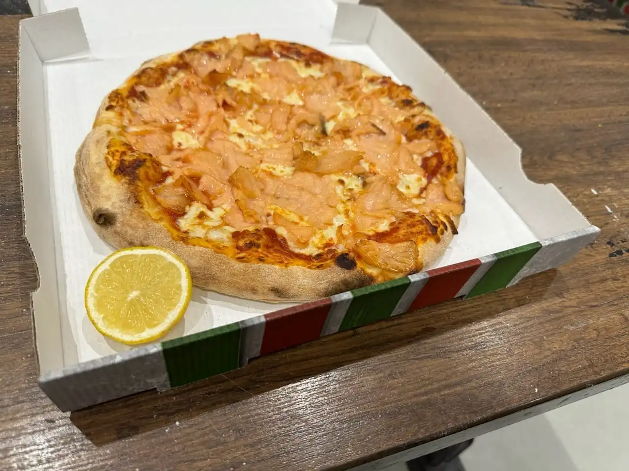 Pizza Nordique au saumon fumé - Yol'O Pizza 08000 Charleville